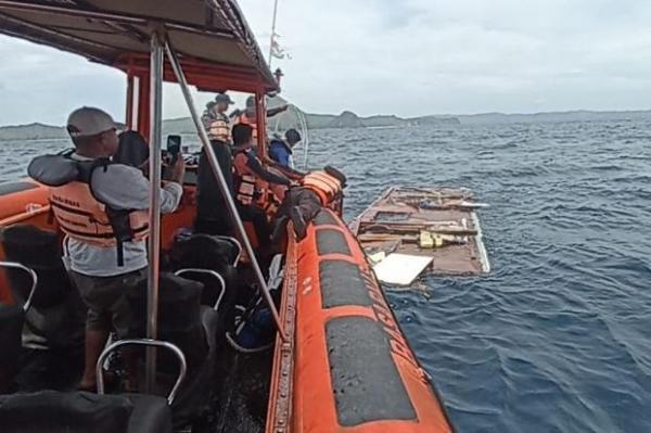 Kapal Dihantam Badai, Sekeluarga Turis Spanyol Hilang di Labuan Bajo